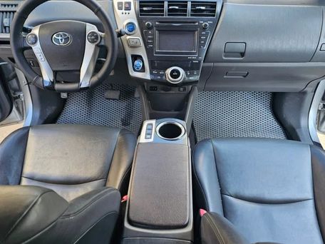 Toyota Prius v (+), 2013 — фото 11