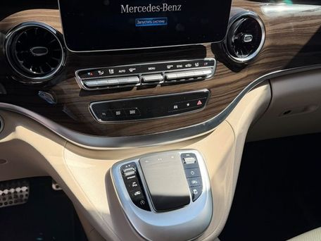 Mercedes-Benz V-Класс, 2024 — photo 11
