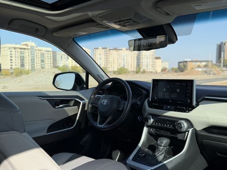Toyota RAV4, 2021 — photo 8