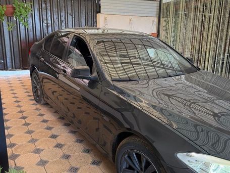 BMW 5 серии, 2011 — 照片 3