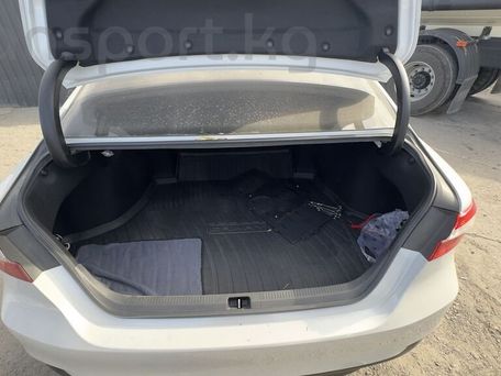 Toyota Camry, 2018 — 照片 6