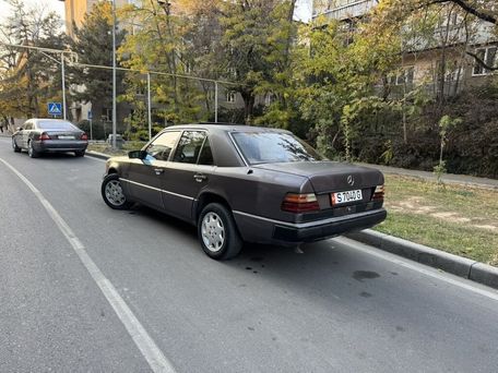 Mercedes-Benz W124, 1990 — photo 8