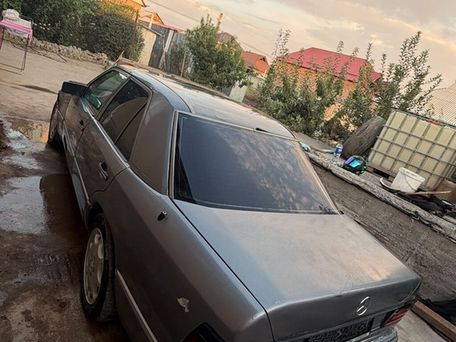 Mercedes-Benz W124, 1991 — photo 3
