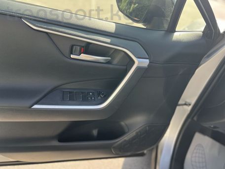 Toyota RAV4, 2019 — сүрөт 8