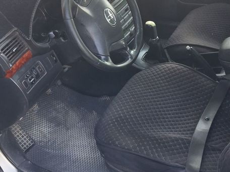 Toyota Avensis, 2004