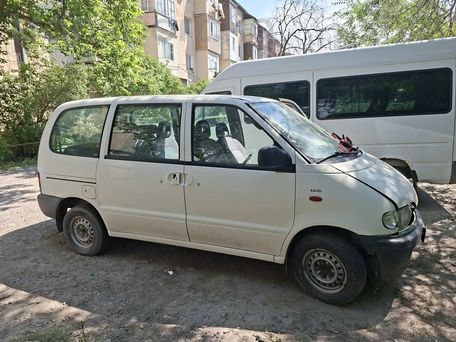 Nissan Serena, 1995