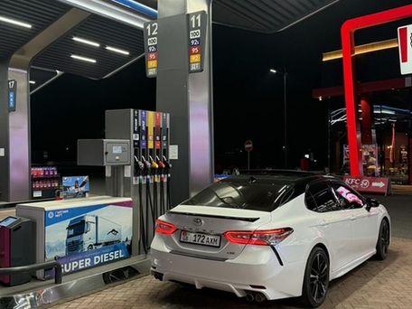 Toyota Camry, 2020 — photo 2