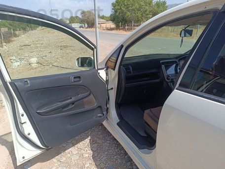 Honda Stream, 2001 — photo 11