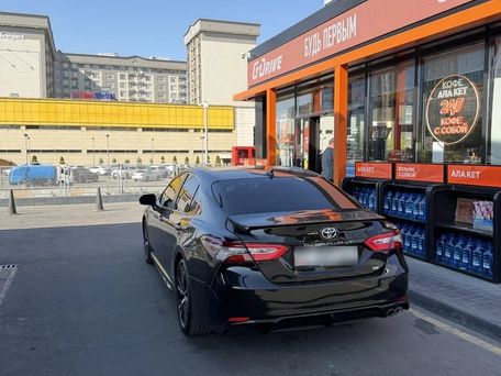 Toyota Camry, 2019 — 照片 6