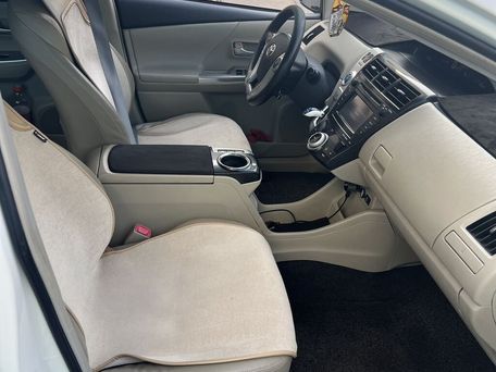 Toyota Prius v (+), 2012 — 照片 5