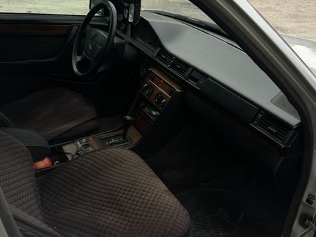 Mercedes-Benz W124, 1993 — photo 16