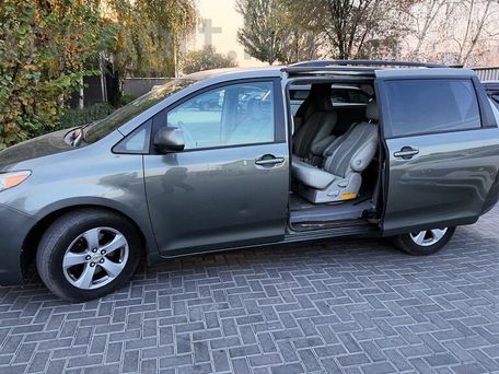 Toyota Sienna, 2010 — photo 9