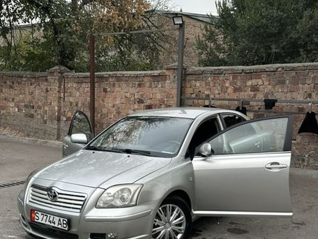 Toyota Avensis, 2004