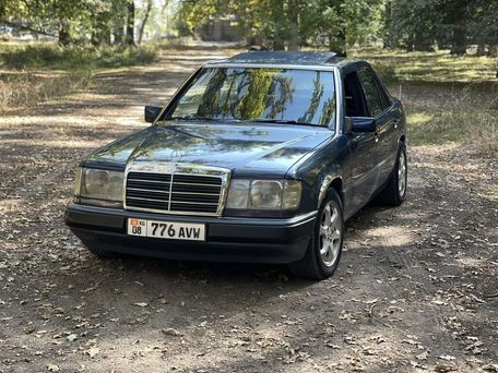 Mercedes-Benz W124, 1990