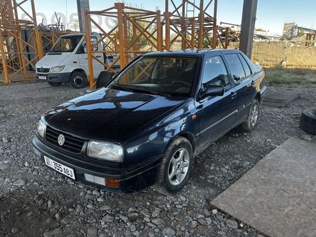 Volkswagen Vento, 1992 — 照片 1