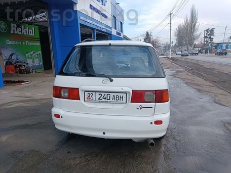 Toyota Ipsum, 1997 — 照片 1