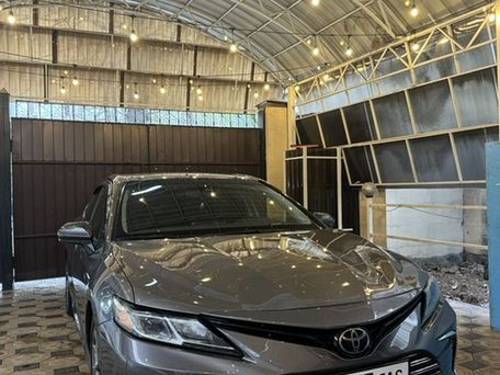 Toyota Camry, 2023 — фото 1