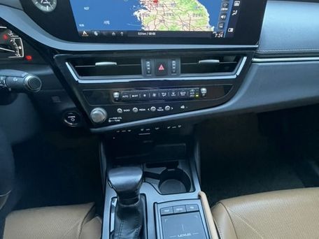 Lexus ES, 2022 — photo 12