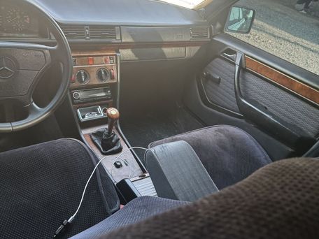 Mercedes-Benz E-Класс, 1993 — сүрөт 10