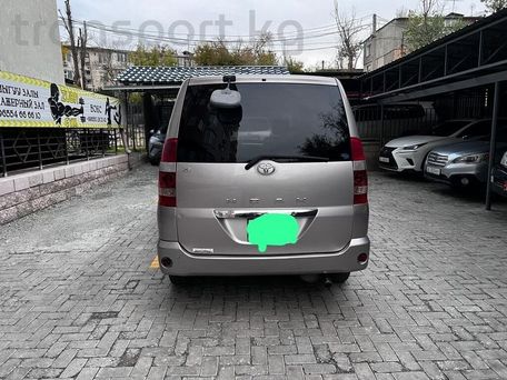 Toyota Noah, 2003