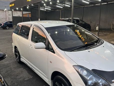 Toyota Wish, 2005 — 照片 1