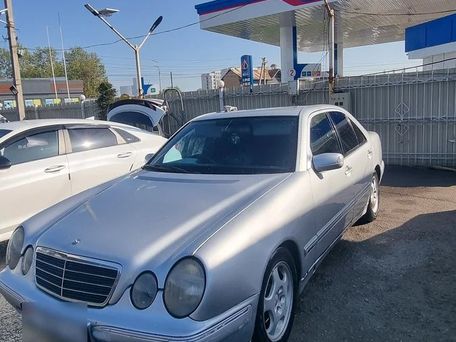 Mercedes-Benz E-Класс, 2000 — 照片 1