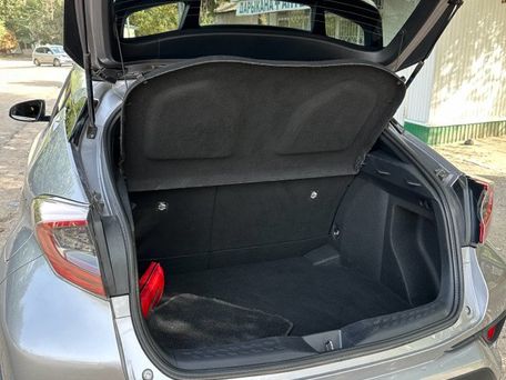 Toyota C-HR, 2017 — photo 9