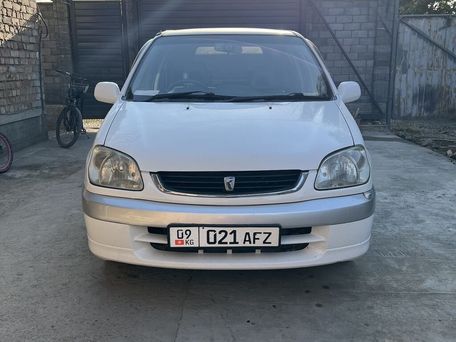 Toyota Raum, 2000 — 照片 1