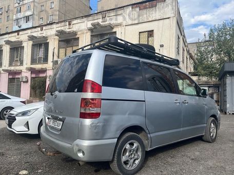 Toyota Noah, 2003 — сүрөт 1