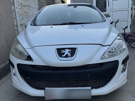 Peugeot 308, 2011 — 照片 1