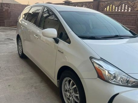 Toyota Prius v (+), 2016 — фото 3