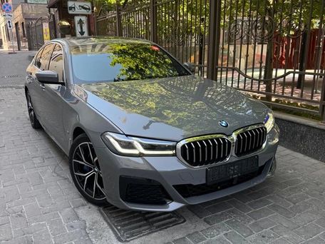 BMW 5 серии, 2021 — 照片 1