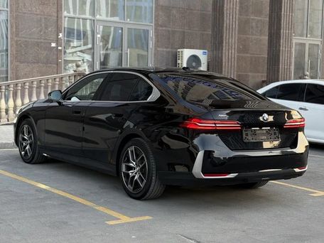 BMW 5 Series, 2024 — 照片 7