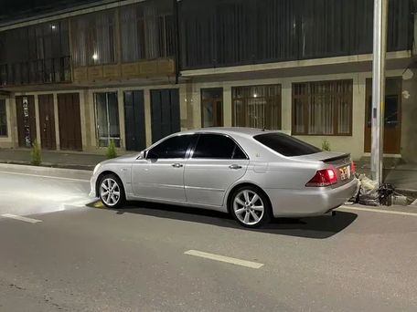 Toyota Crown, 2005