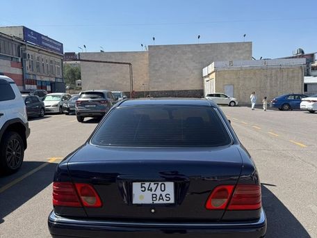 Mercedes-Benz E-Класс, 2002 — 照片 2