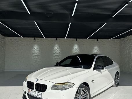 BMW 5 серии, 2010 — 照片 1