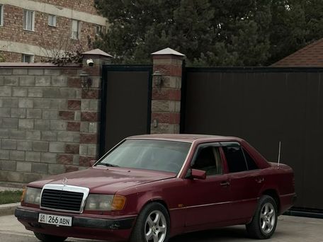 Mercedes-Benz W124, 1992 — photo 1