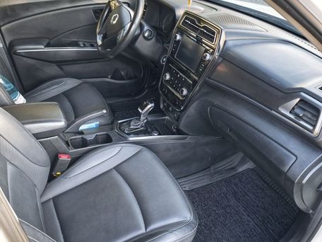 SsangYong Tivoli, 2020 — photo 9