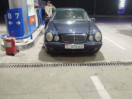 Mercedes-Benz E-Class, 2002 — photo 2