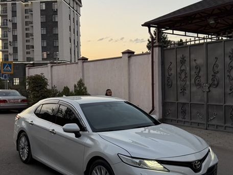 Toyota Camry, 2019 — фото 1
