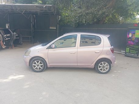 Toyota Vitz, 2000 — 照片 2