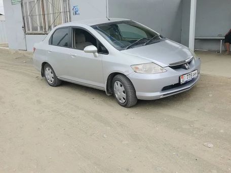 Honda Fit, 2004 — photo 1