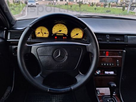 Mercedes-Benz W124, 1994 — 照片 1