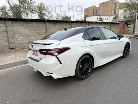 Toyota Camry, 2022 — фото 2
