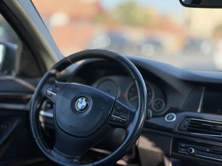 BMW 5 Series, 2010 — photo 7