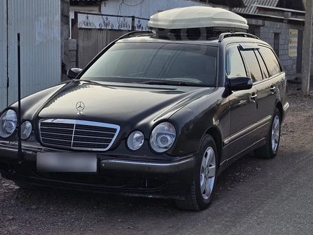 Mercedes-Benz E-Класс, 2001 — 照片 2