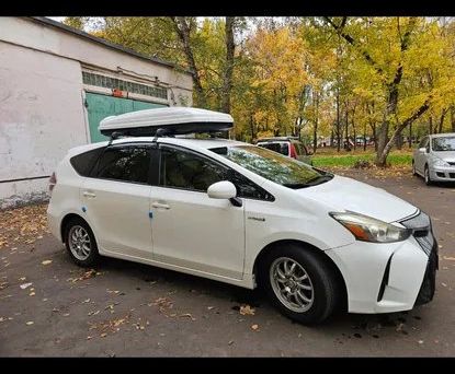 Toyota Prius v (+), 2015 — 照片 5
