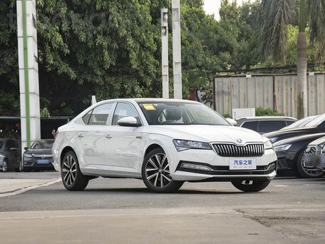Skoda Superb, 2026 — 照片 7