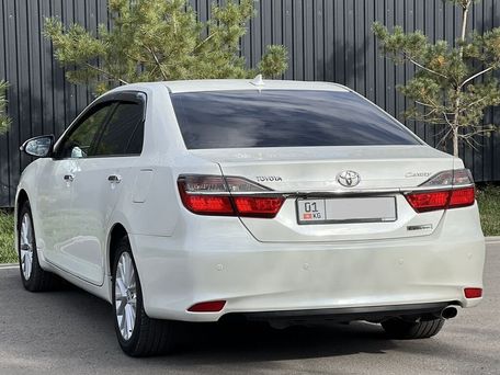 Toyota Camry, 2017 — 照片 2