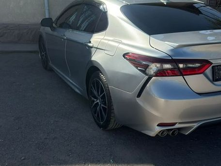 Toyota Camry, 2022 — 照片 2